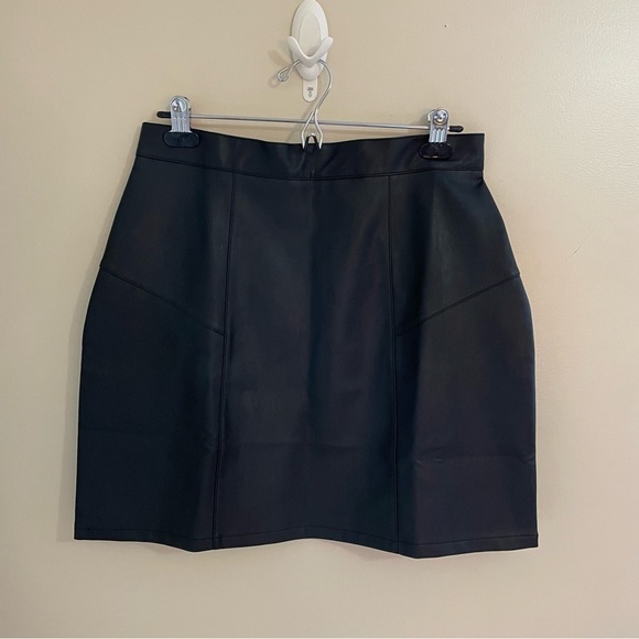 Lofty Manner Melody PU Leather Skirt, Back Zip, NWT, Sizes M & L - Picture 2 of 10